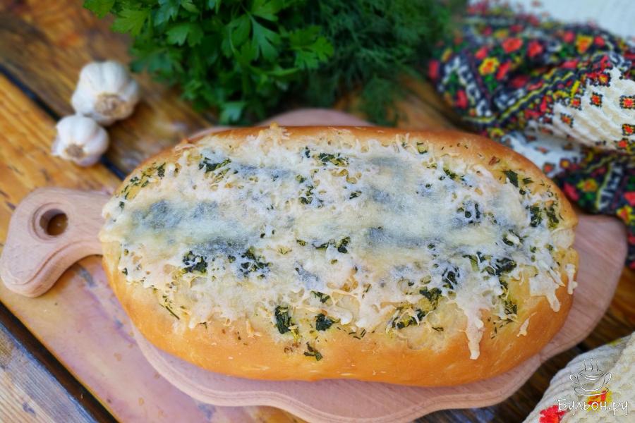 Хлеб на кефире с зеленью и чесноком