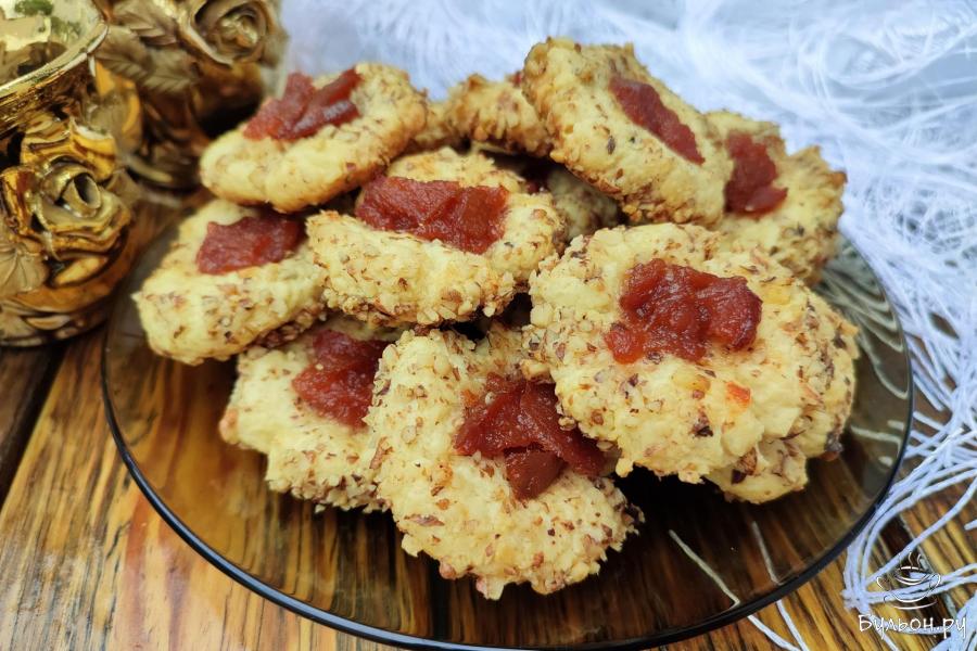 Песочное печенье с орехами и вареньем