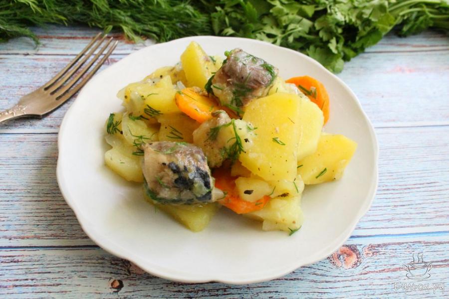 Тушеные овощи с консервированной скумбрией