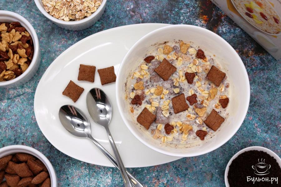 Йогурт с наполнителями на завтрак