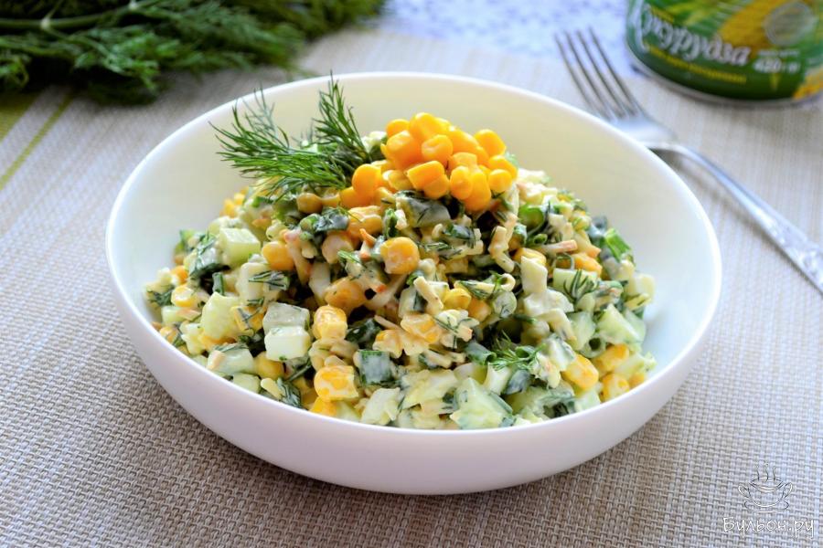 Салат с кукурузой и копченым сыром