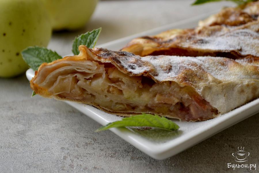 Штрудель из тонкого лаваша с яблоками