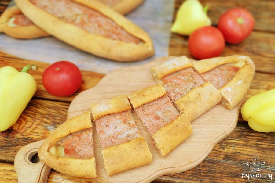 Пиде из бездрожжевого теста с фаршем