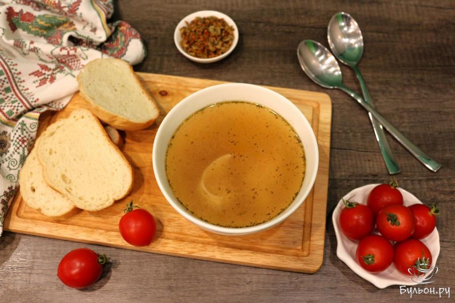 Куриный бульон с буковками и овощами