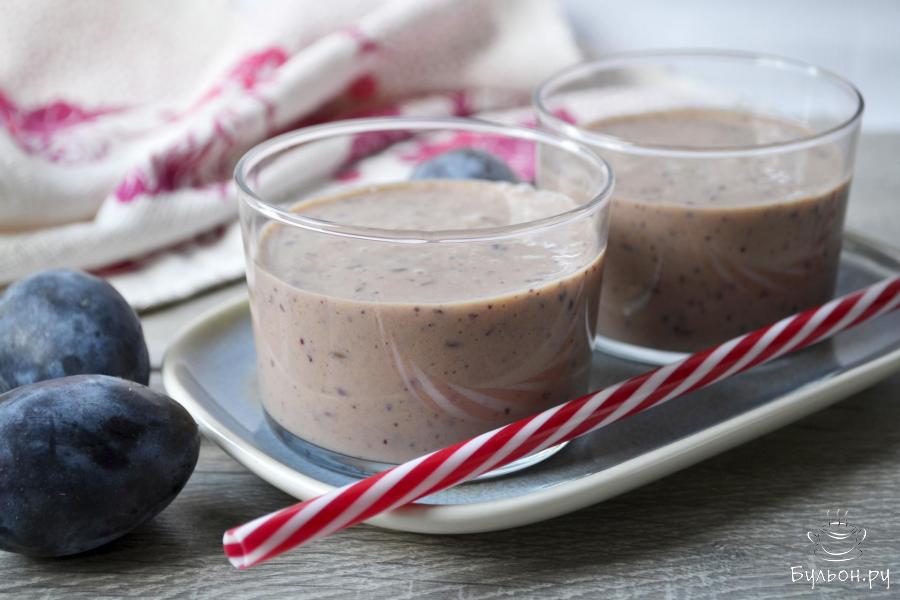 Смузи из кефира, слив и семян льна