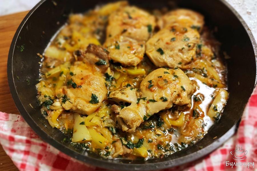 Чахохбили из куриных бедер на сковороде