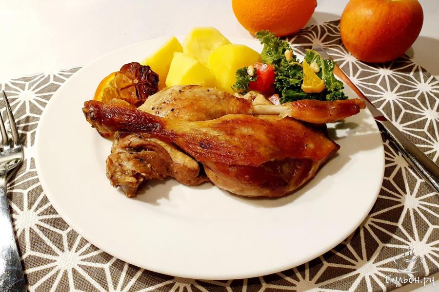 Утиные окорочка с апельсином и яблоком в рукаве