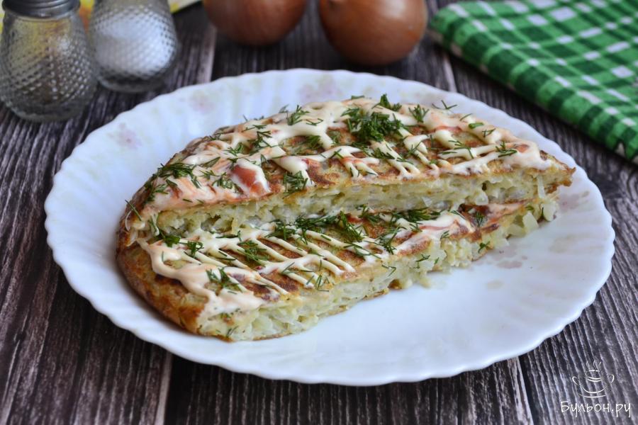 Луковый пирог на сковороде