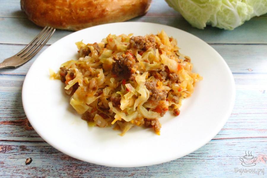 Диетическая тушеная капуста с говяжьим фаршем