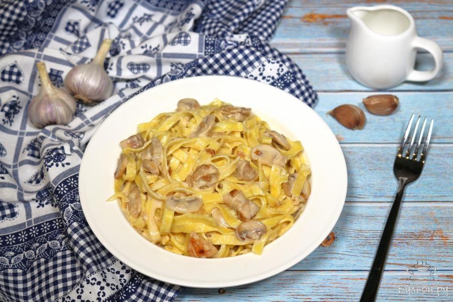 Сливочная паста с грибами и индейкой