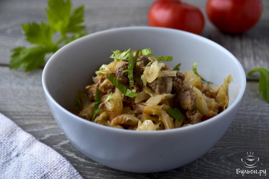 Свежая и квашеная тушеная капуста с фаршем