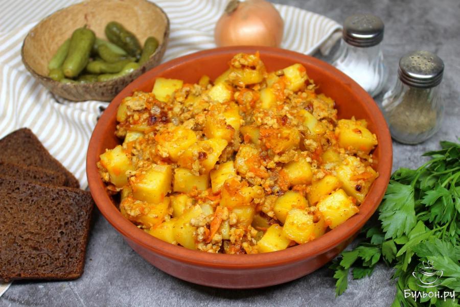 Тушеная картошка с фаршем
