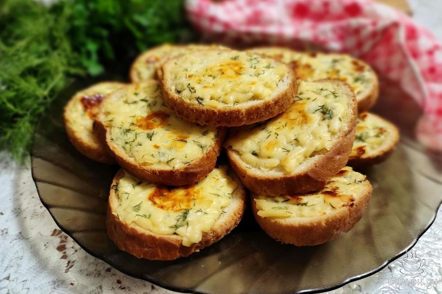 Гренки с плавленым сыром и луком в духовке