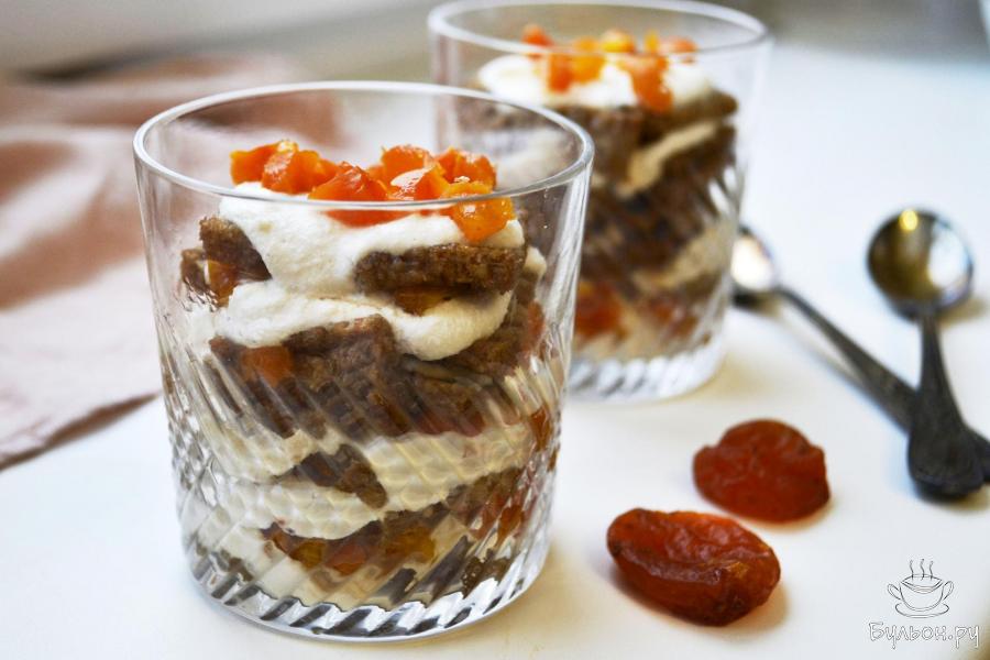 Десерт из хлебцев, творога и кураги