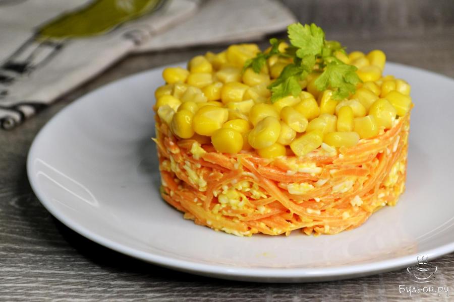 Салат Рыжик с морковью, сыром и кукурузой