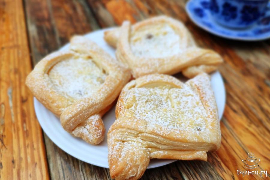 Слойки с творогом из готового теста