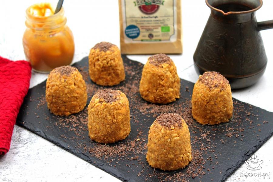 Пирожное муравейник из печенья и вареной сгущенки