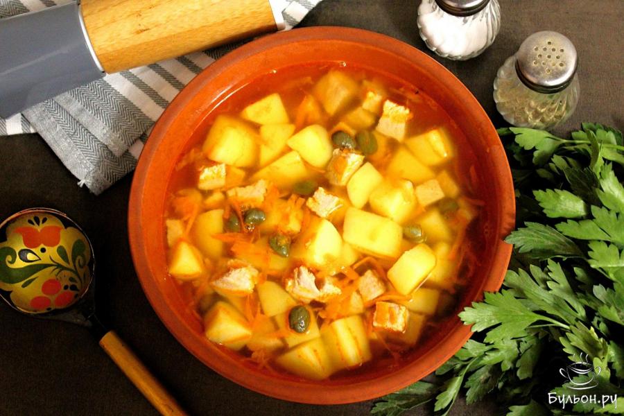 Суп на свином мясе с картошкой и каперсами
