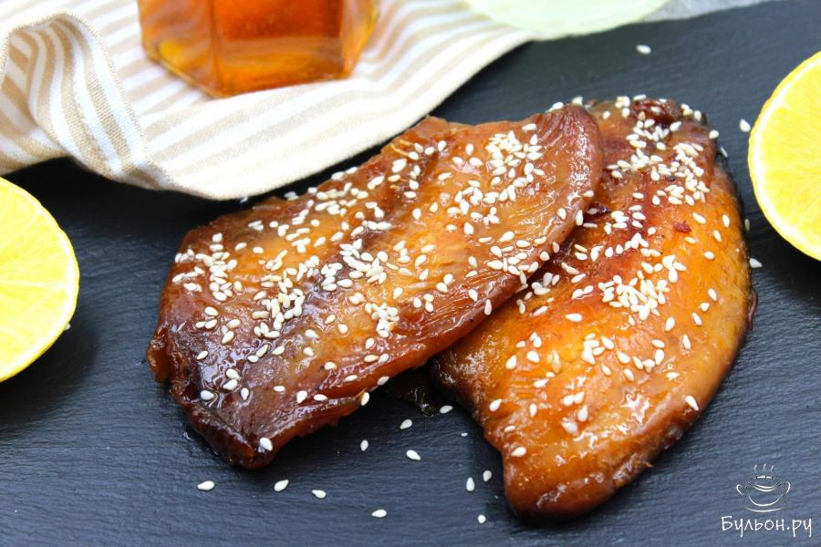 Тилапия в медовой глазури с кунжутом