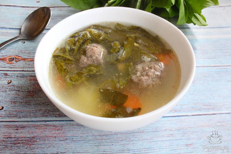 Зеленый борщ с мясными фрикадельками