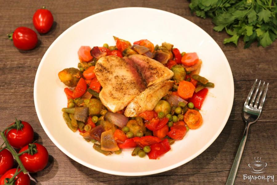 Рыба на овощной подушке