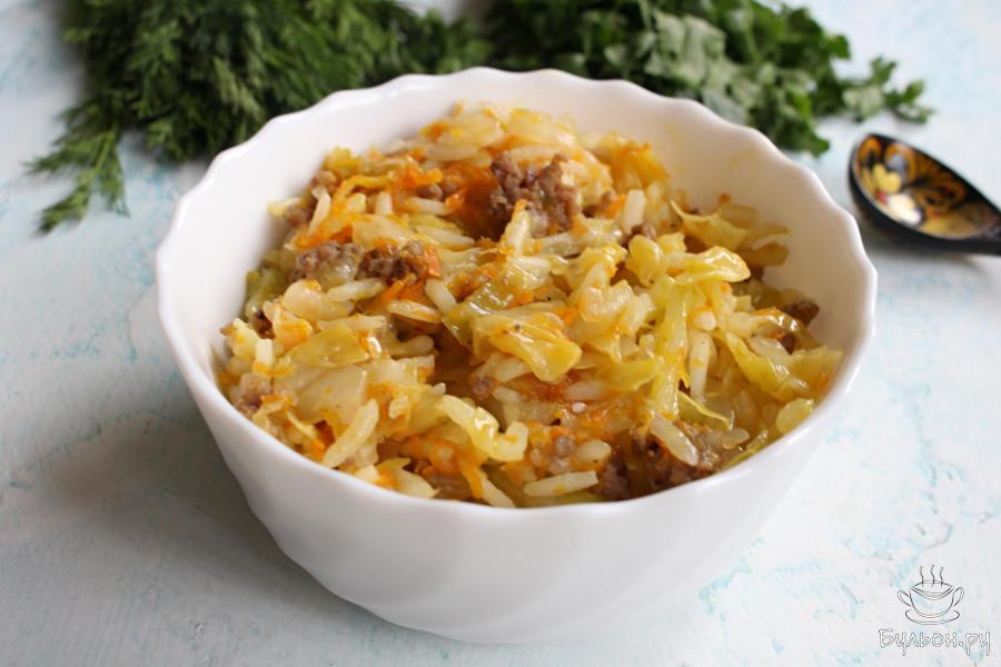 Тушеная капуста с фаршем и рисом