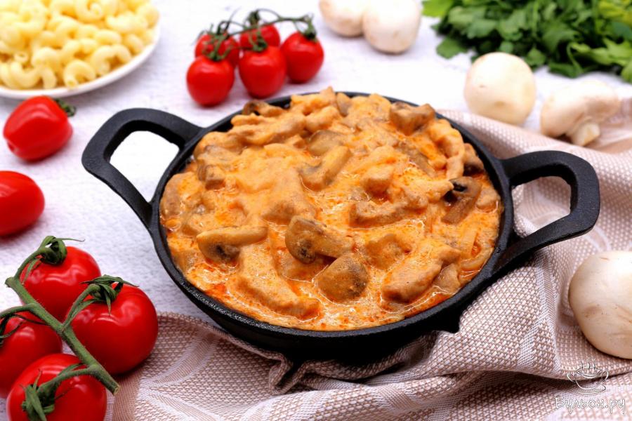 Бефстроганов из свинины с грибами со сметаной