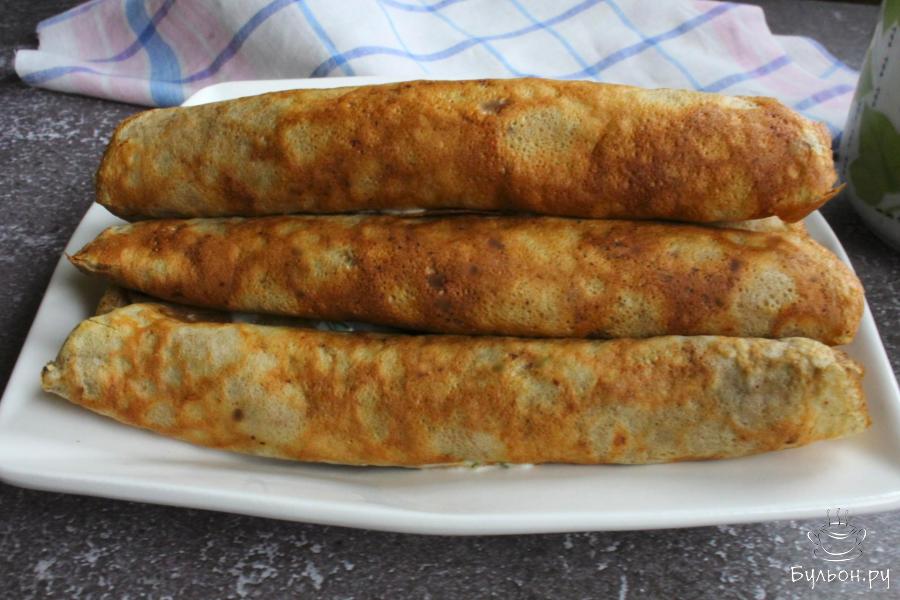 Печеночные блины со сметанным соусом