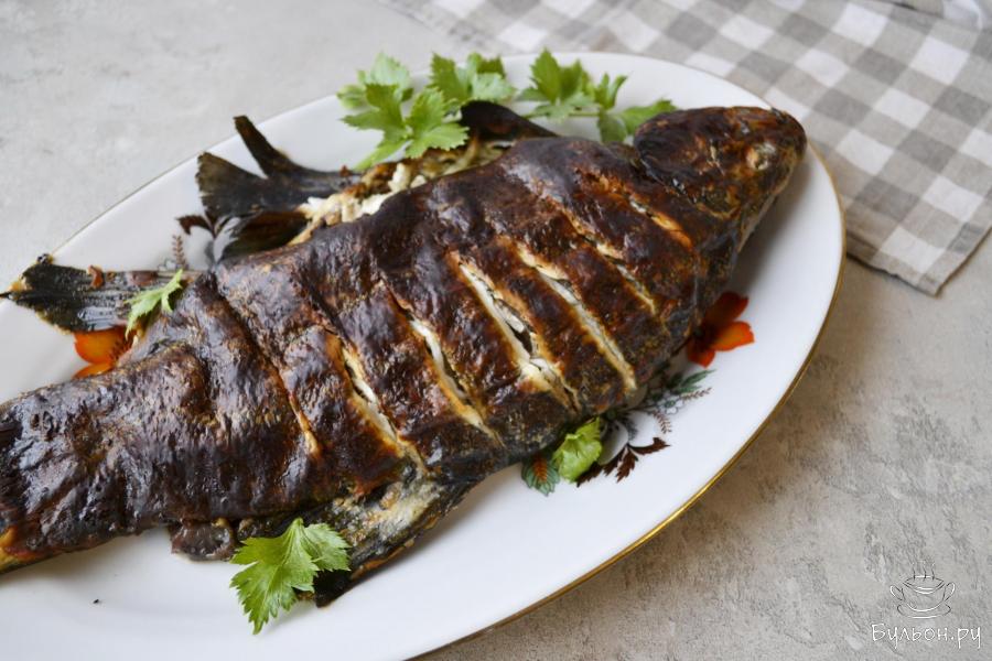 Линь запеченный со сметаной в духовке