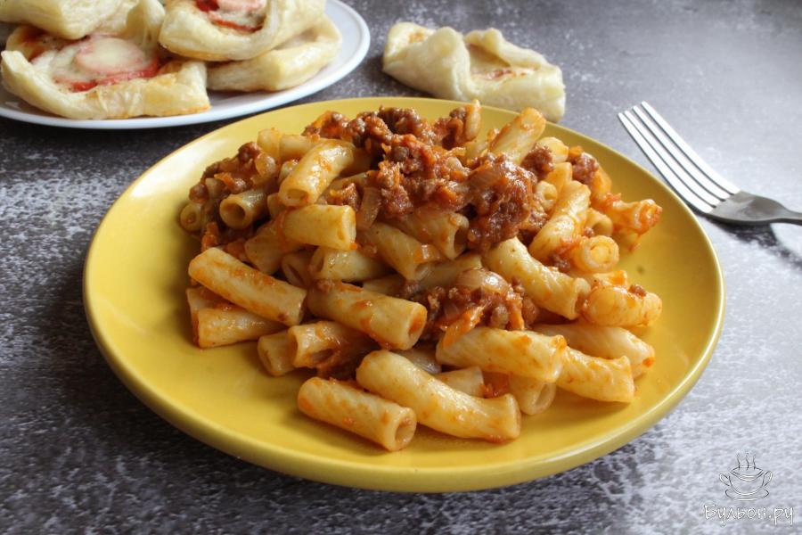 Макароны по-флотски с фаршем и томатной пастой