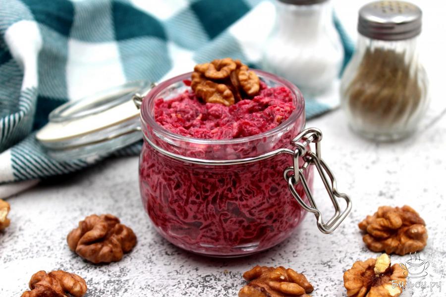 Свекла с чесноком и грецким орехом