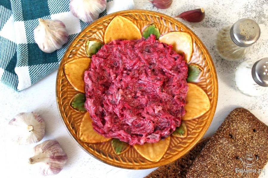 Свекольный салат с чесноком и майонезом