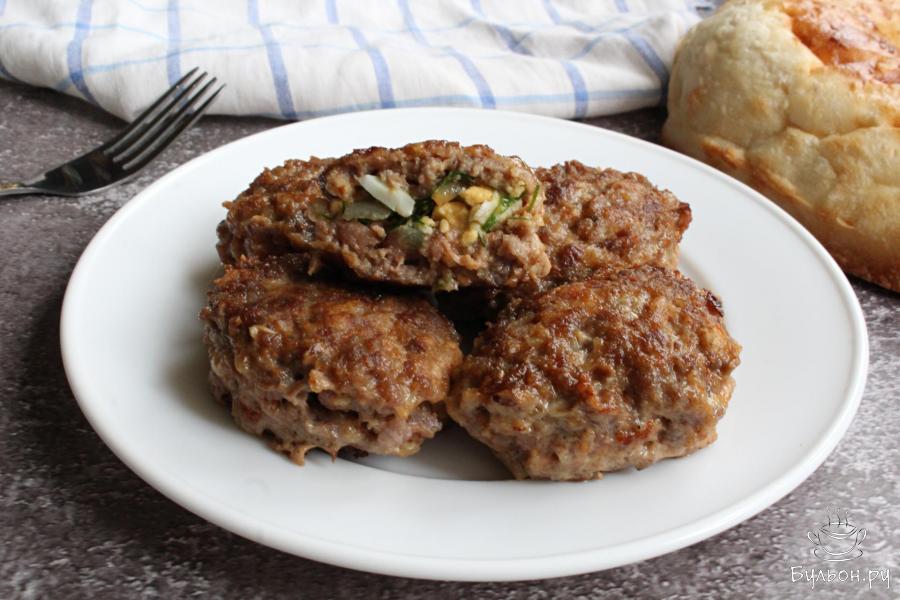 Мясные котлеты с начинкой