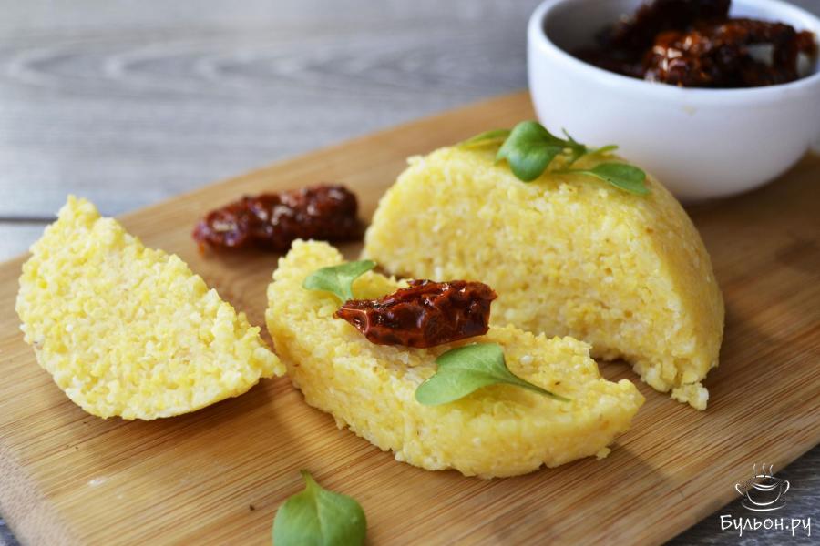 Мамалыга с сыром из кукурузной крупы