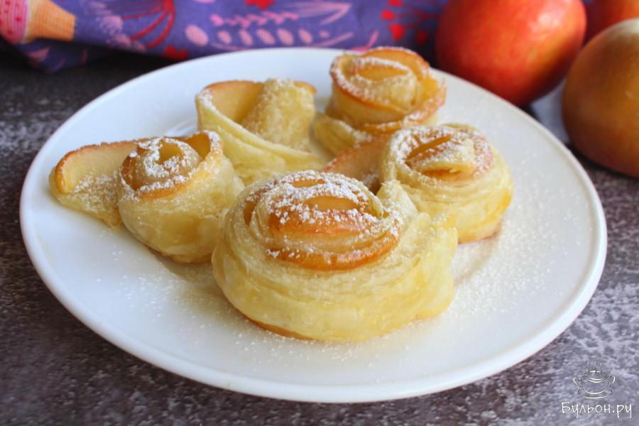 Слойки с яблоками "Розочки"