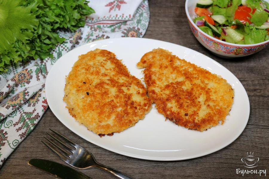 Свинина в панировочных сухарях с сыром