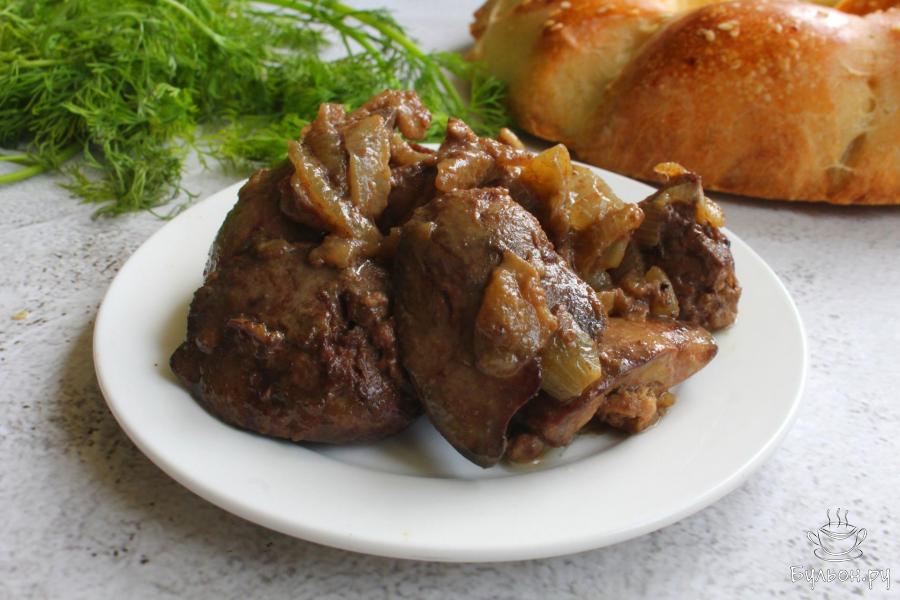 Куриная печень под сметанным соусом