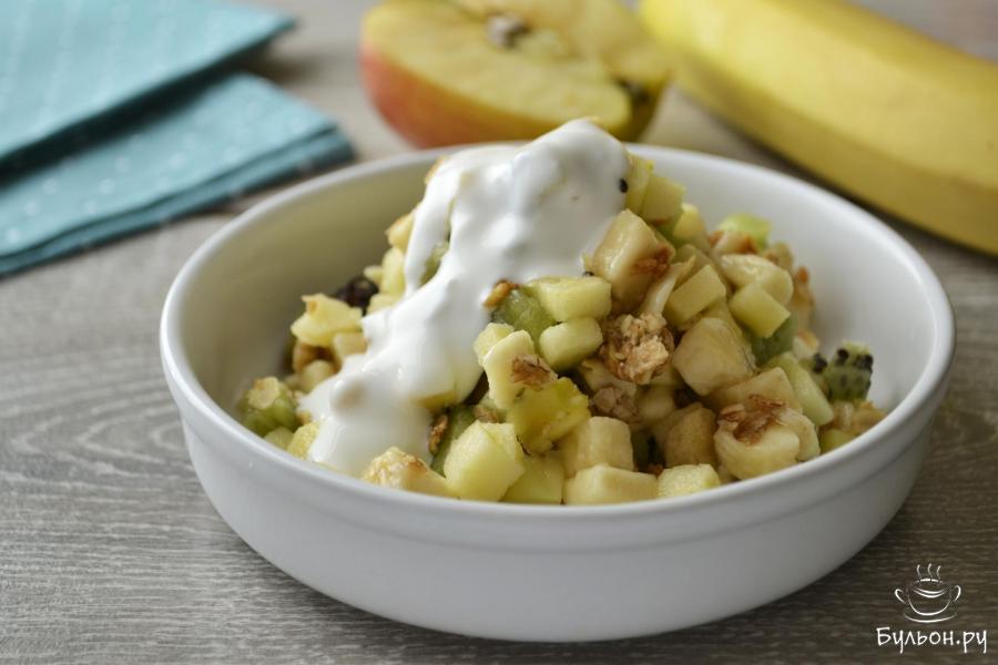 Фруктовый салат с йогуртом