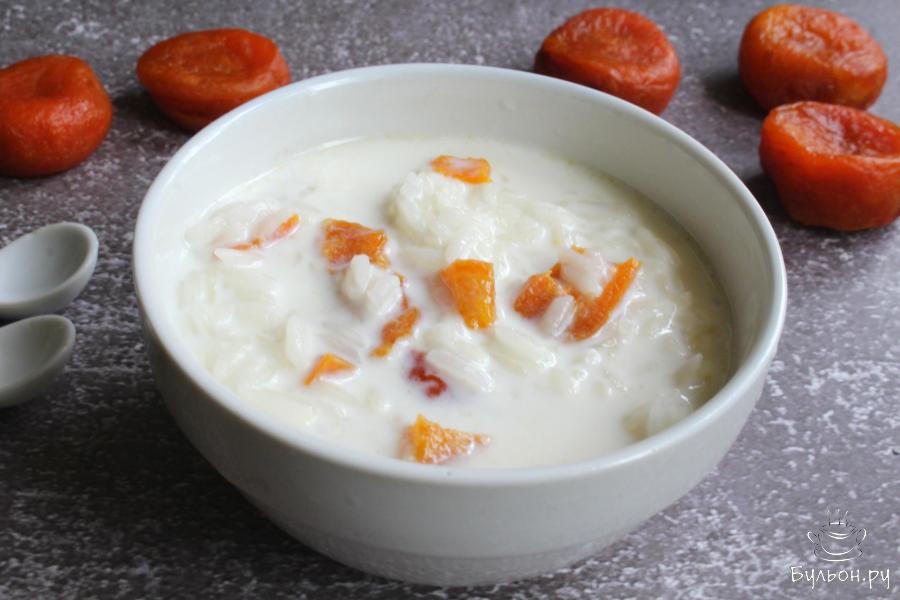 Холодный молочный рисовый суп с курагой