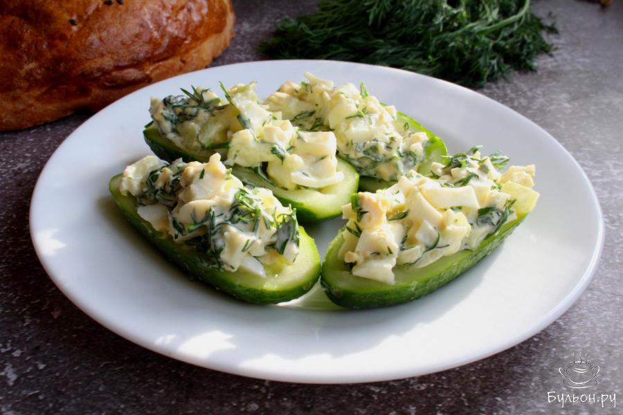 Фаршированные огурцы с яйцом и зеленью