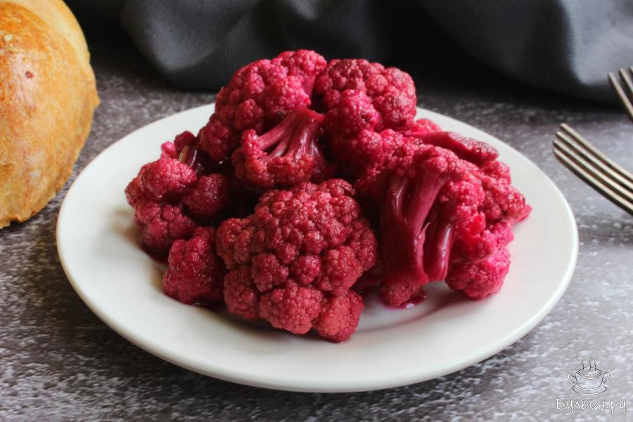 Маринованная цветная капуста со свеклой