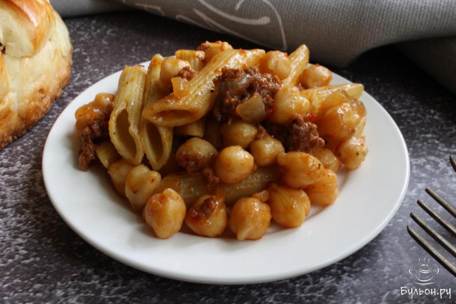 Макароны с мясным фаршем и нутом