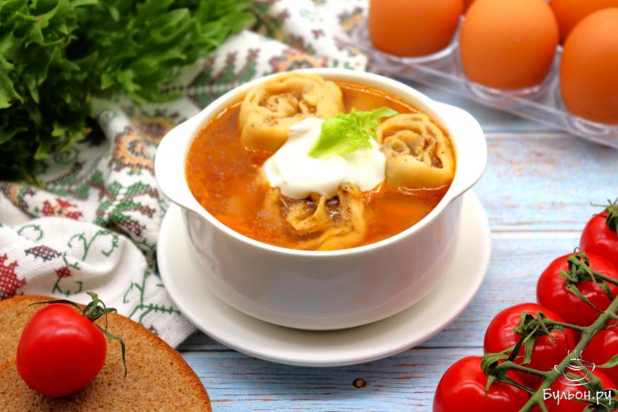 Cуп с мясными рулетиками