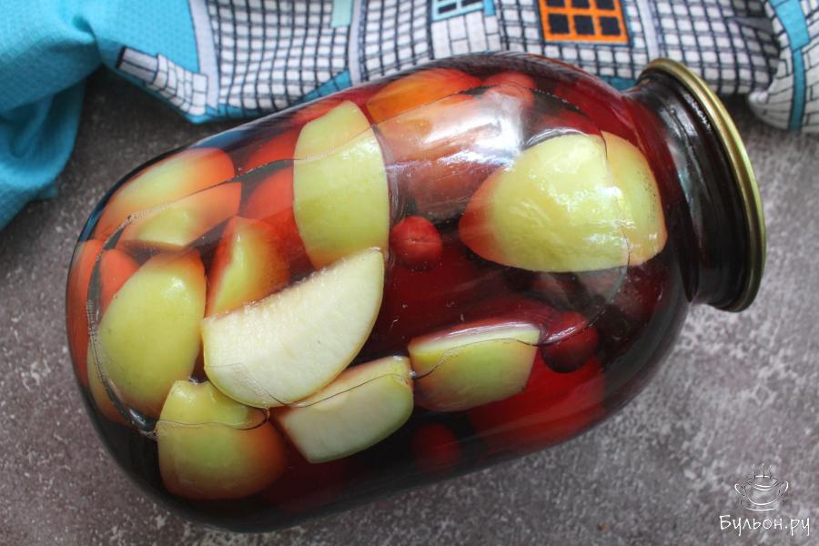 Компот на зиму из вишни, сливы и яблока