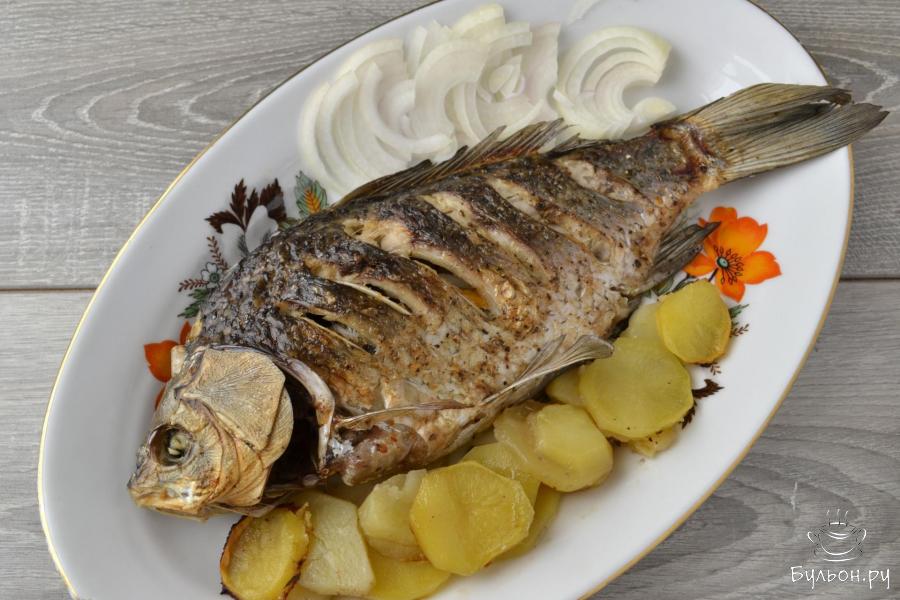 Карась, запеченный целиком, в духовке