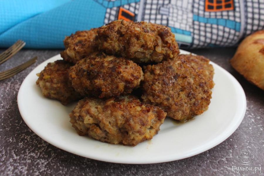 Котлеты из мясного фарша с яблоком