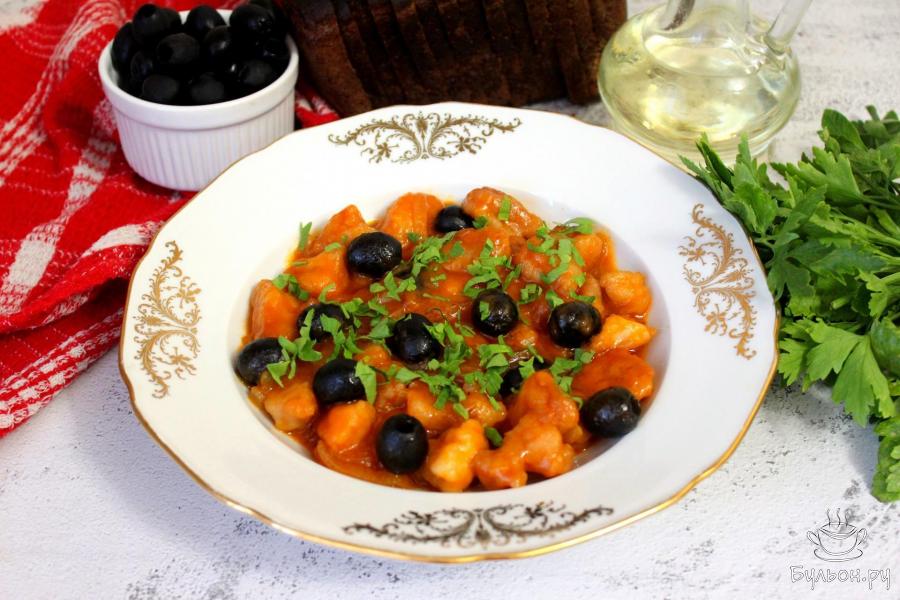 Гуляш из свинины с маслинами