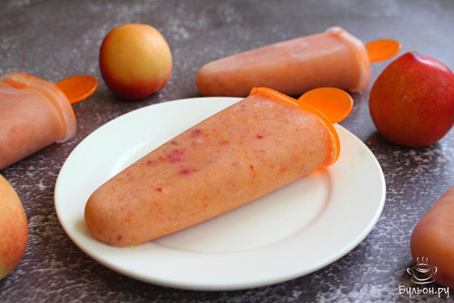 Домашнее мороженое из нектаринов и сливы