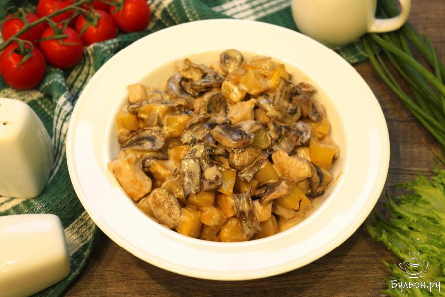 Картофель со свининой и грибами в сливках