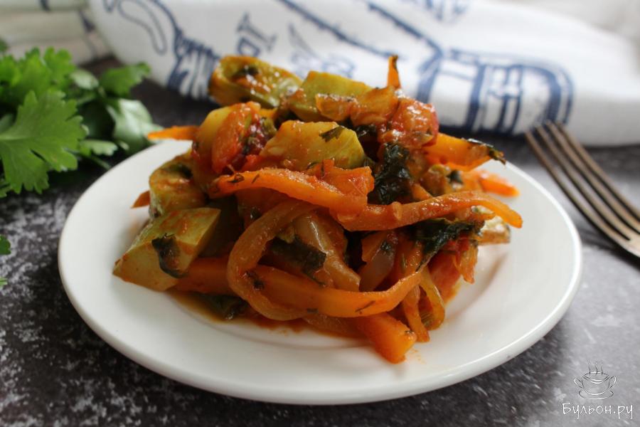 Тушеные кабачки с овощами